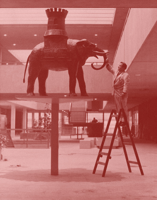 A photo of the original elepahant statue in the shopping centre